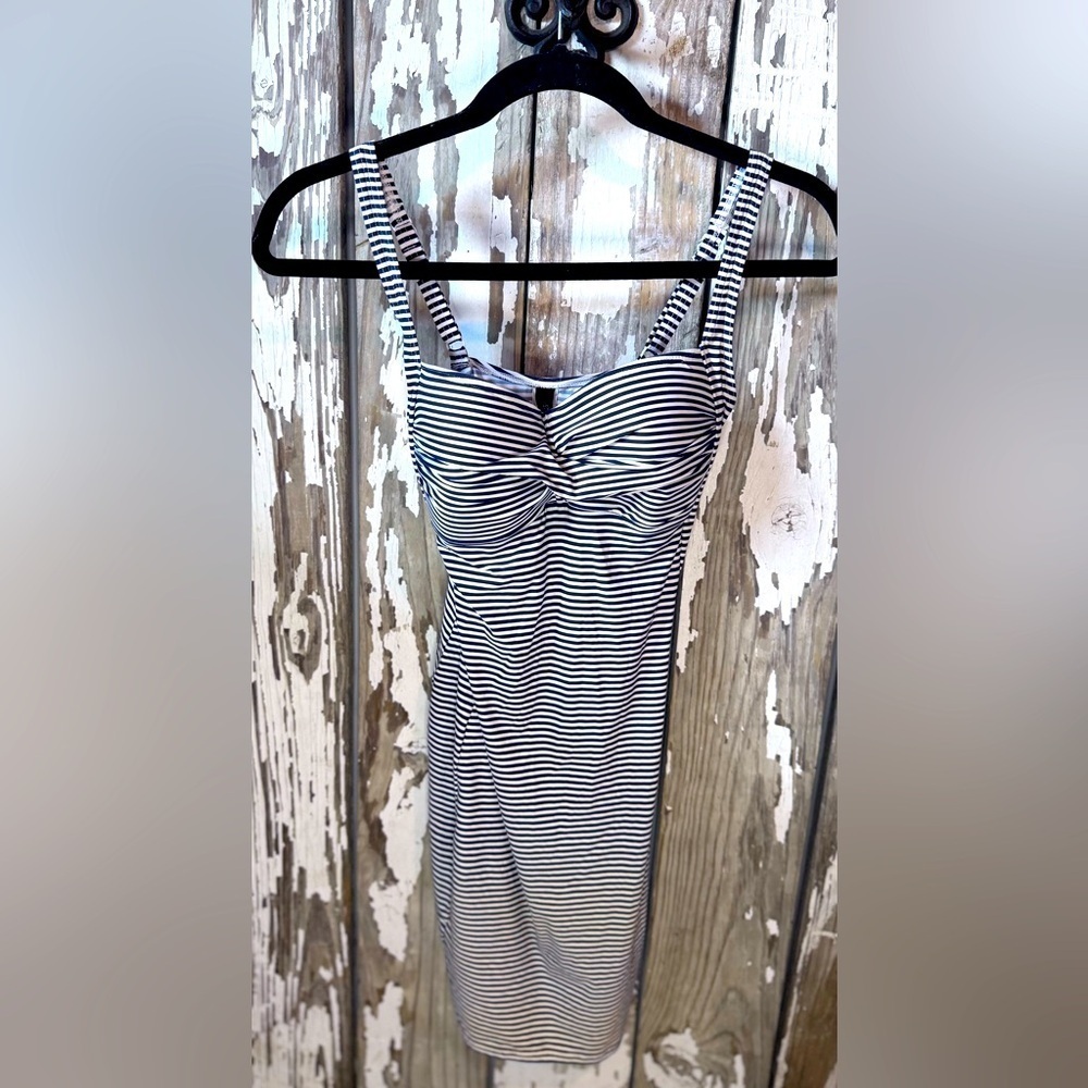 Bond-eye swim dress (no bottom) Size 6 Navy & White Stripe